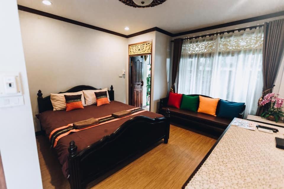 Banchan Hostel Ayutthaya Bagian luar foto