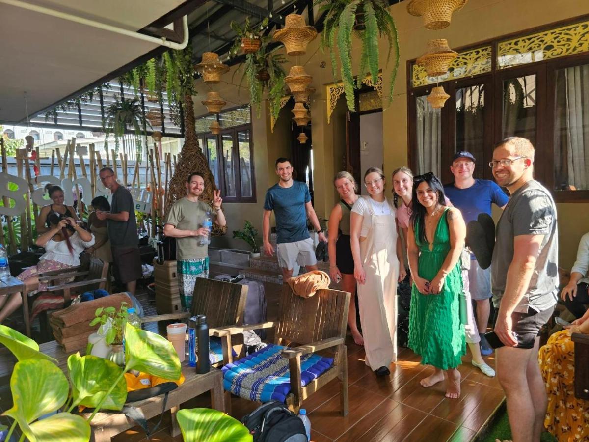 Banchan Hostel Ayutthaya Bagian luar foto