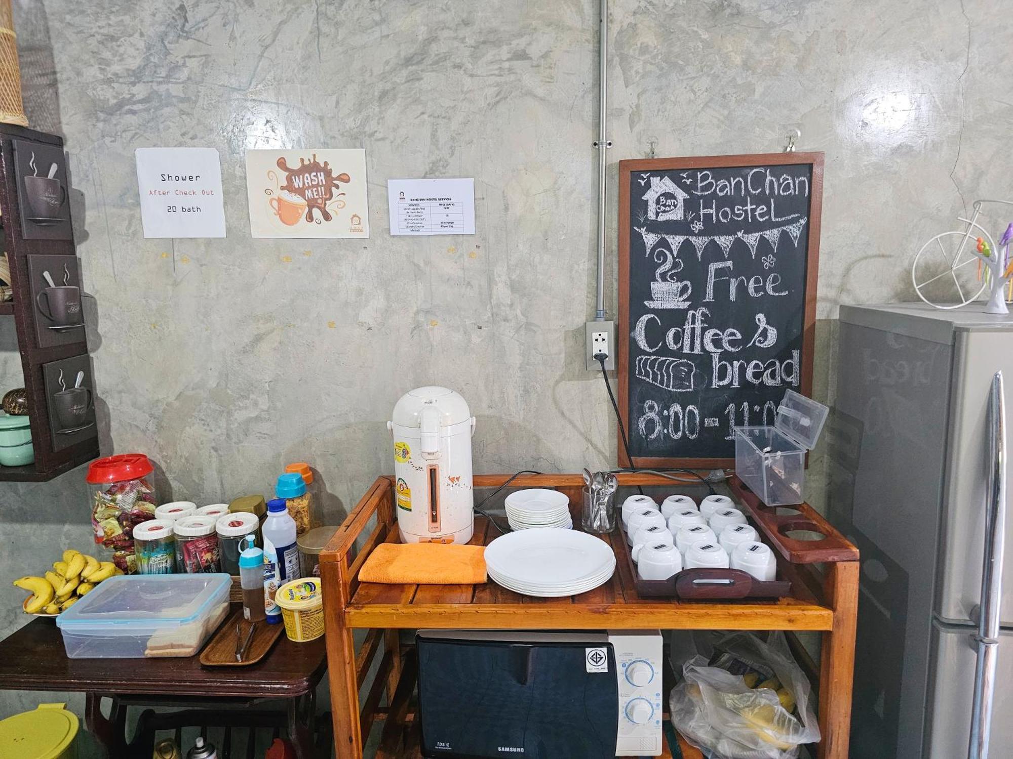 Banchan Hostel Ayutthaya Bagian luar foto