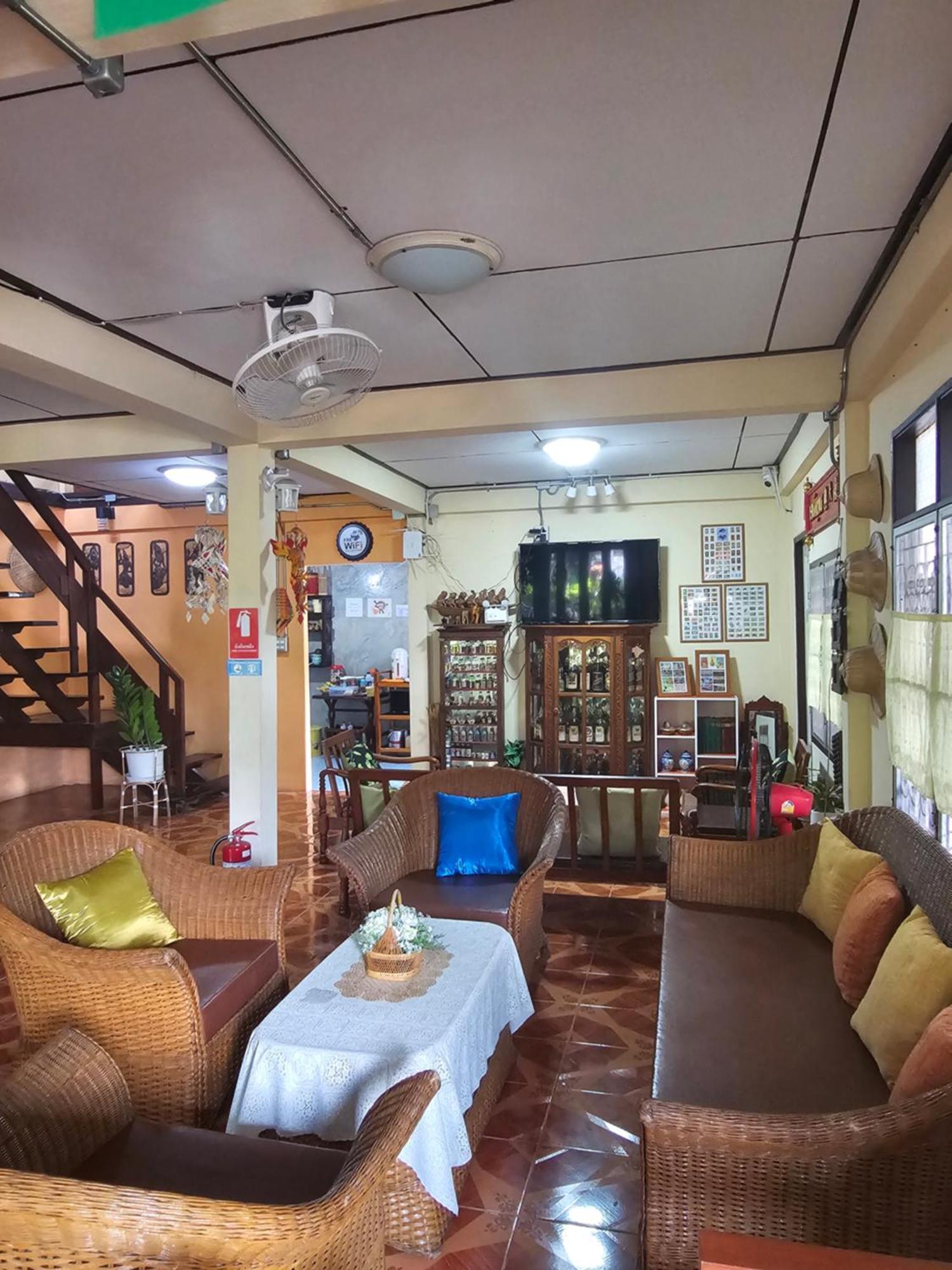 Banchan Hostel Ayutthaya Bagian luar foto