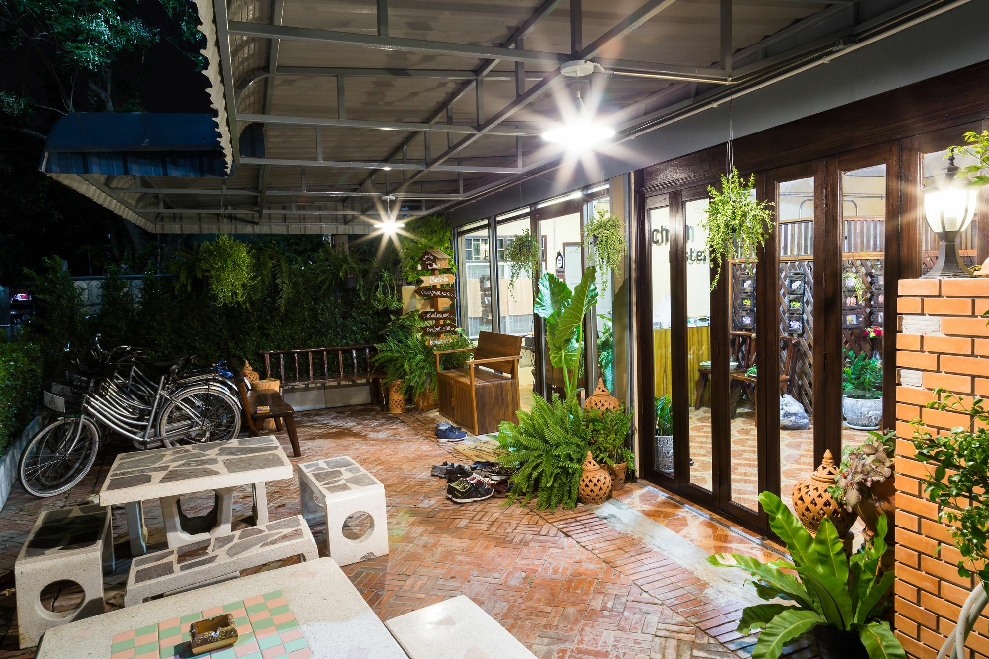 Banchan Hostel Ayutthaya Bagian luar foto