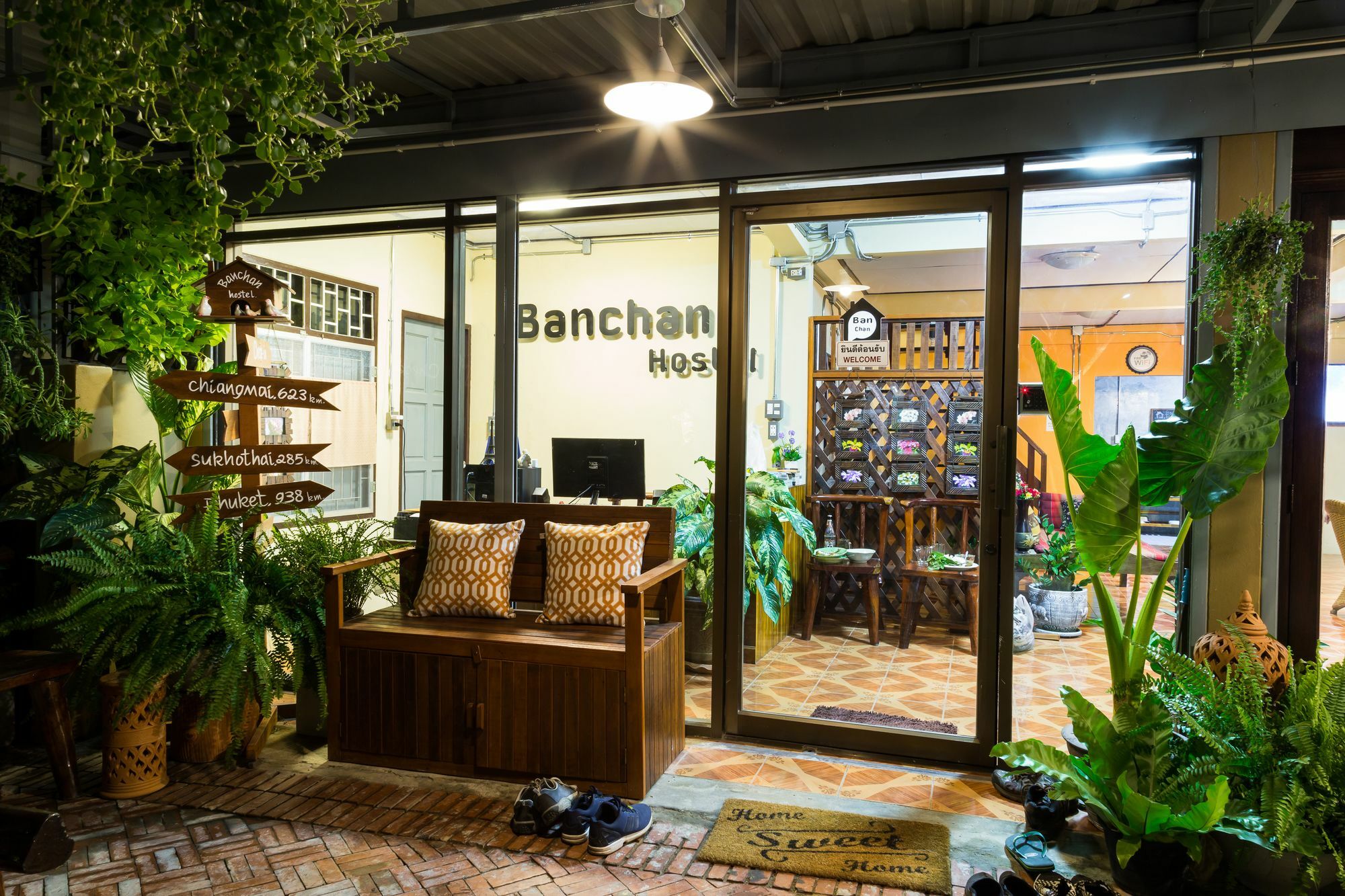 Banchan Hostel Ayutthaya Bagian luar foto