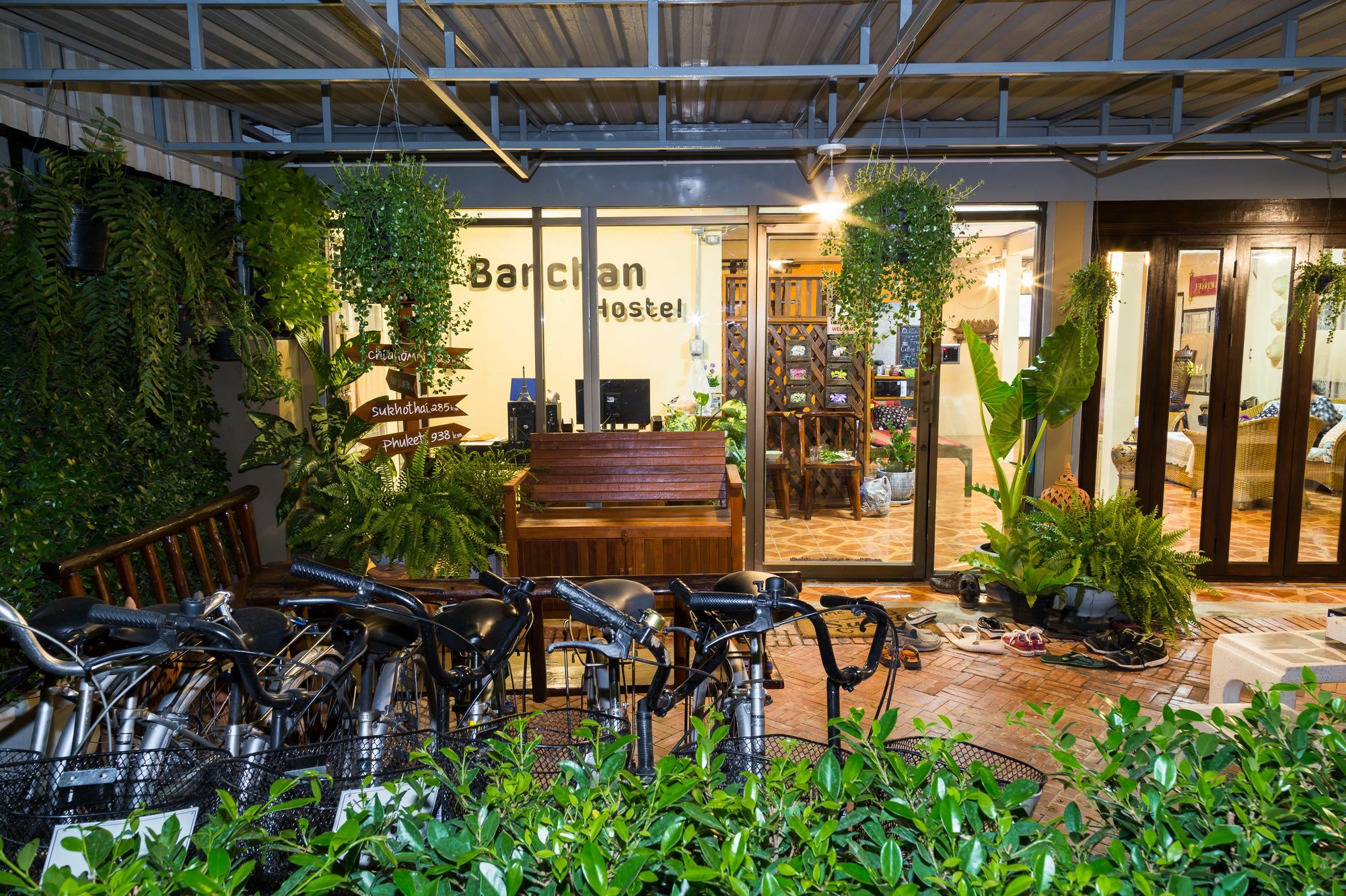 Banchan Hostel Ayutthaya Bagian luar foto